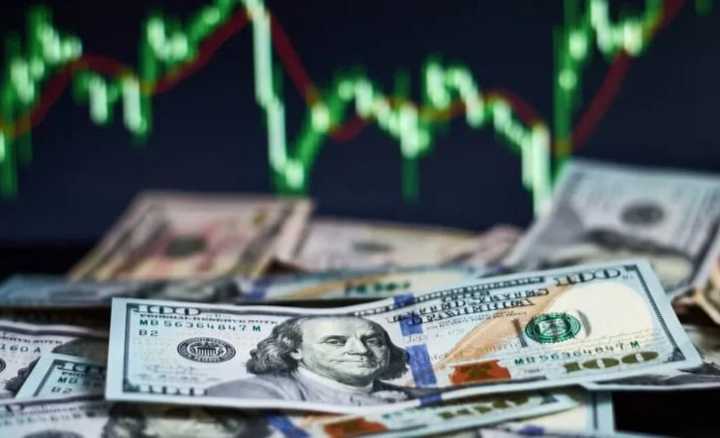 Nación obliga a los bancos a vender los dólares y subirse a la bicicleta de tasas