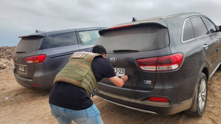 Recuperan vehículos robados en Arica: Carabineros de la SEBV evitaron su salida por la frontera
