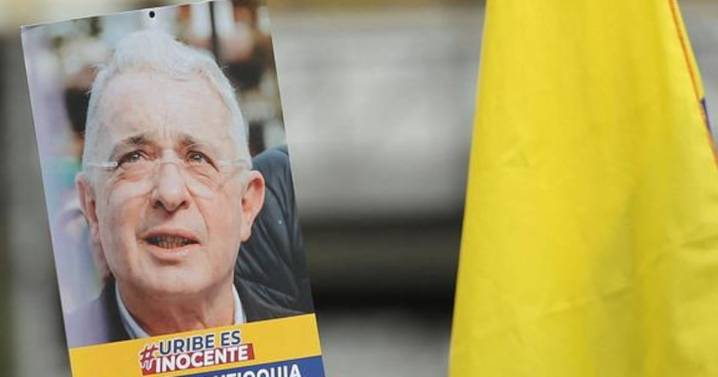 Justicia de Colombia ordena liberar a expresidente Uribe