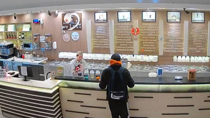 "Perdoname, te tengo que robar": un ladrón se llevó la recaudación de una heladería y le pidió disculpas a la empleada