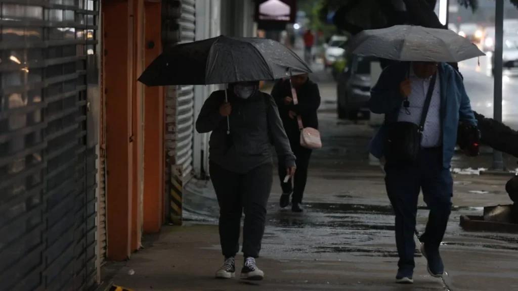 Se intensifican lluvias en CDMX; activan doble alerta