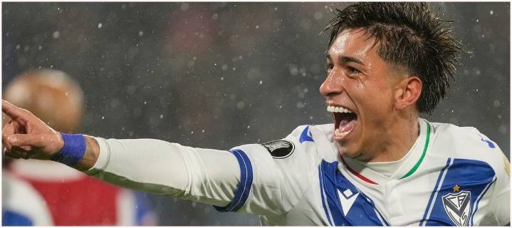 Bajo un diluvio, Vélez le ganó 2-0 a Fortaleza y se metió en los cuartos de la Copa Libertadores