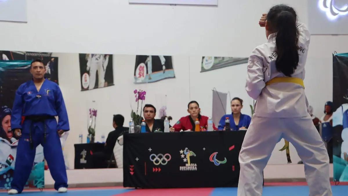 Taekwondoínes de la Academia María Rosario Espinoza viajaron a competencia