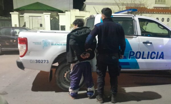 Detuvieron a un delincuente y otros dos son intensamente buscados por un robo en el barrio Pedro Pico