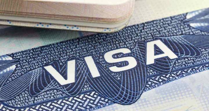 EE. UU. busca reducir a cuatro años visas de estudiantes y a 240 días las de periodistas