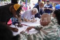 Venezolanos se alistan  en el Ejército ante 'amenaza' de EU