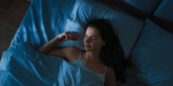 Hábitos saludables para dormir mejor y reducir el estrés, según la ciencia