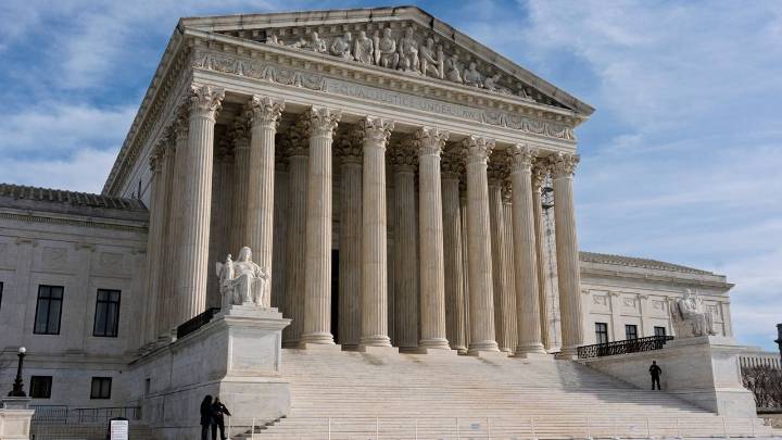 Administration asks Supreme Court to lift restrictions on Southern California immigration stops