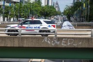 Despiden a un empleado federal por lanzar un sándwich a un agente en protesta en Washington D.C.