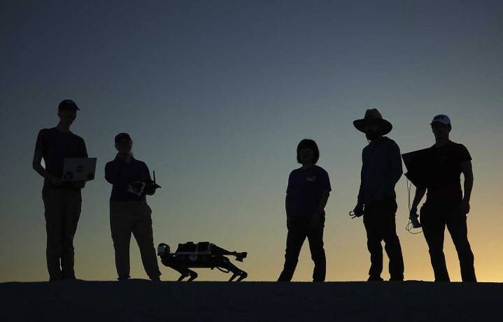 Oregon Researchers Train Dog-Like Robots in Desert Sands to Prepare for Future Mars Missions
