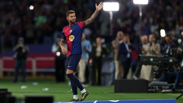 Iñigo Martinez joins Al Nassr as free agent after Barcelona exit