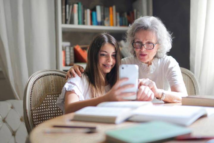 National and Local Organizations Offer Resources for Jewish Philly Grandparents
