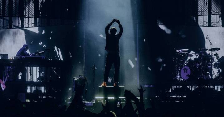 Deftones rock Rogers Arena with their distinct brand of metal | Georgia Straight Vancouver’s source for arts, culture, and events