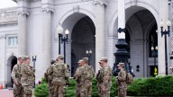 La Guardia Nacional comenzó a portar armas en Washington DC tras orden de la Administración Trump