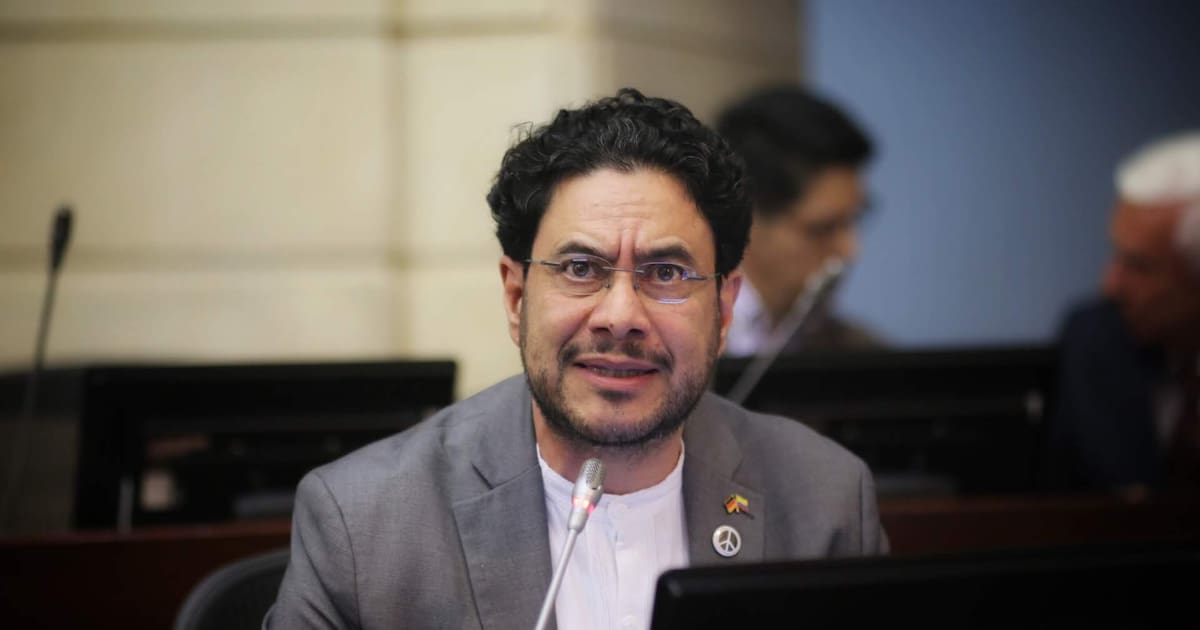 Iván Cepeda anuncia denuncia contra Álvaro Uribe y sus hijos: los acusa de hostigamiento