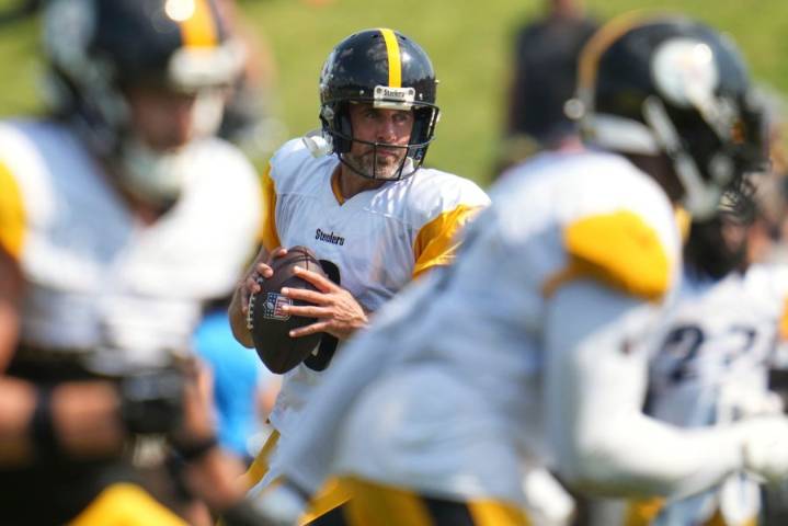 Aaron Rodgers to leave Steelers debut up to Mike Tomlin