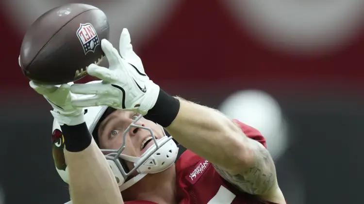 Trey McBride brilla contra los Broncos en emotivo regreso a Colorado