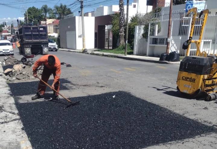 Mejor infraestructura vial fortalece al comercio local: avanza Campaña Capitalina Bacheando Puebla
