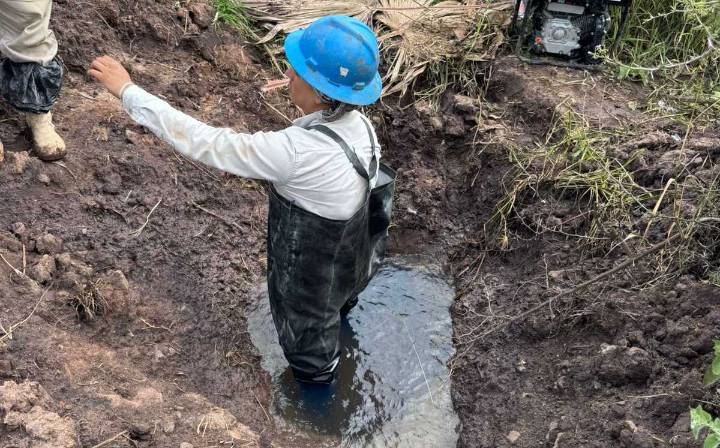 Autoridades atienden fuga de combustible causada por huachicoleo en los límites de El Salto y Tonalá