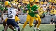 Dakorien Moore makes his Oregon football debut: 'He's electric'