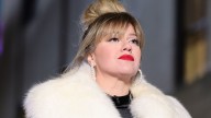 Kelly Clarkson's $22K hidden outfit detail that symbolizes 'healing' in first appearance since ex