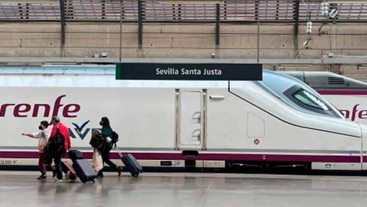 Casi tres horas de retraso por una avería en un Alvia Madrid-Cádiz que dejó a 427 pasajeros parados en Córdoba