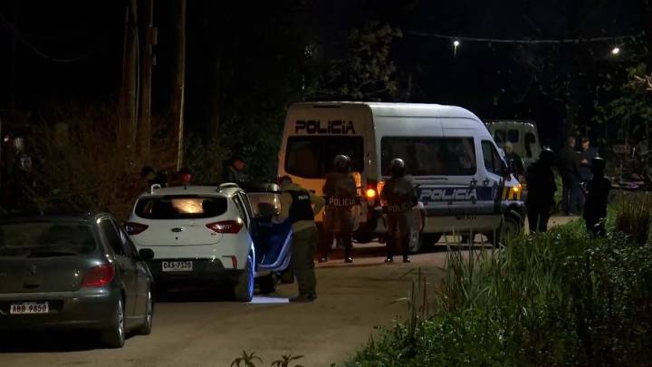 Uruguay: acusan a un policía hincha de Peñarol de asesinar a dos hinchas de Nacional