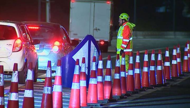 Dos delincuentes en riesgo vital: Carabineros frustró a balazos robo en peaje en Puente Alto