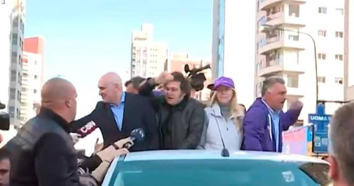 VIDEO. Atacaron con piedras la caravana de Javier Milei en Lomas de Zamora