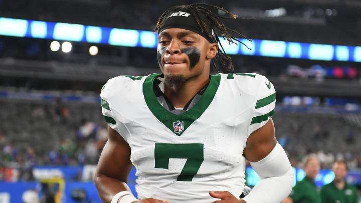 Jets GM says Fields can follow Mayfield, Darnold path in time