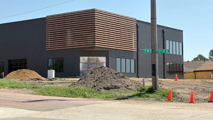 Saunas, pools and more: Watertown home spa business to expand