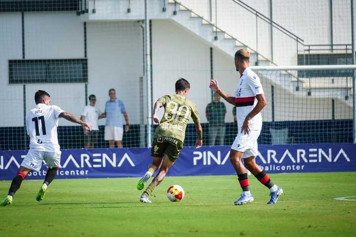 Deportes | El Murcia gana al Melilla por 3-1 en un novedoso partido de cuatro partes de 25 minutos 
