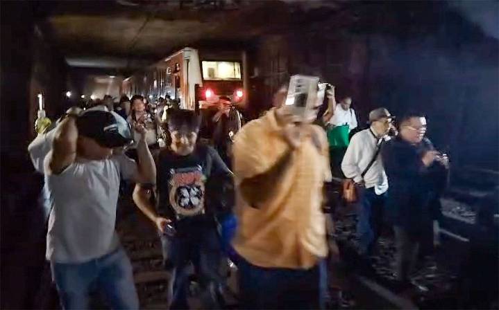 Tres horas de caos en la línea 2 por cortocircuito