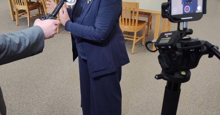 Sen. Hassan hosts Joint Economic Committee chair for innovation day in N.H.