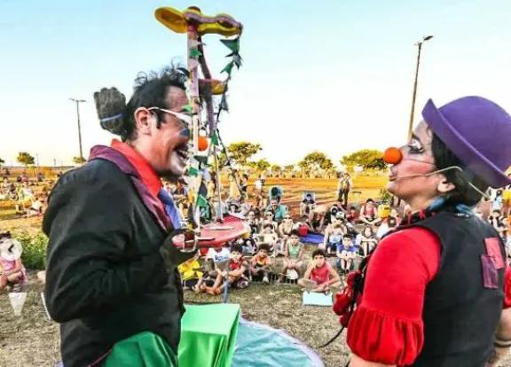 La alegría, magia del teatro y los títeres llega a las comunidades mbya