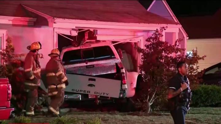 Hombre detenido tras estrellarse en su camioneta contra una casa en Pawtucket