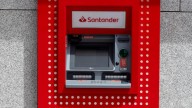 El día en el que se cobran las pensiones de agosto en estos bancos: Caixabank, Santander, BBVA...