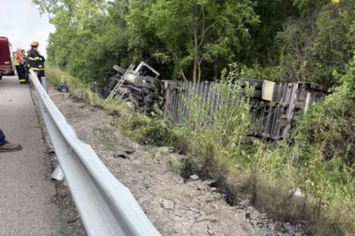 Tractor trailer driver killed when rig crashes on Thruway west of Syracuse