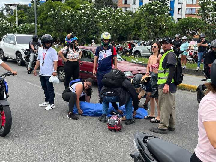 Mujer murió arrollada por un taxi en la autopista Bucaramanga