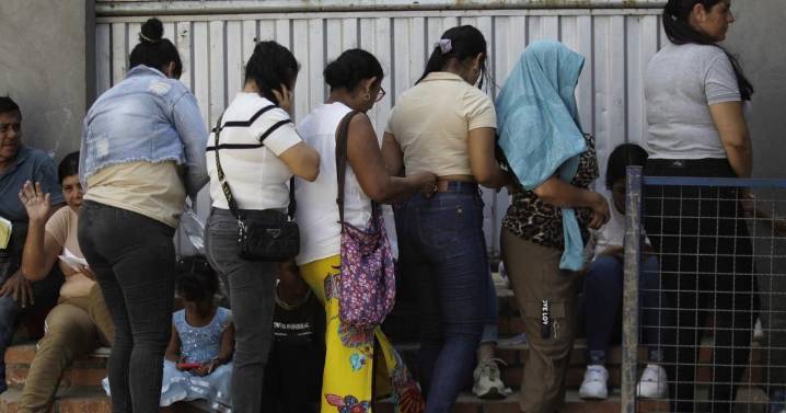 Enfrentamientos entre el ELN y las disidencias provocan desplazamiento masivo en el Catatumbo