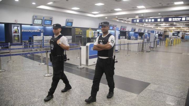 Huelga de controladores aéreos afecta a 12 mil pasajeros