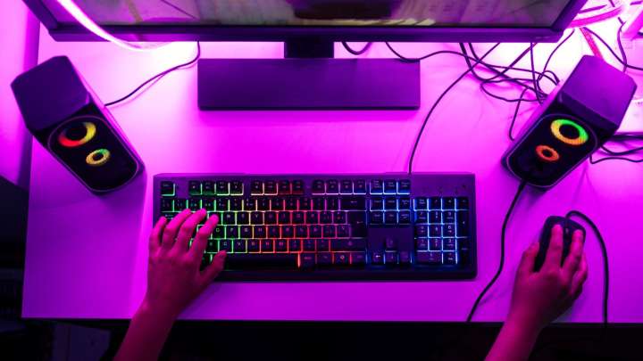 Brit gamer watches in horror as pal 1,000miles away in Finland is stabbed to death by stranger as they played online
