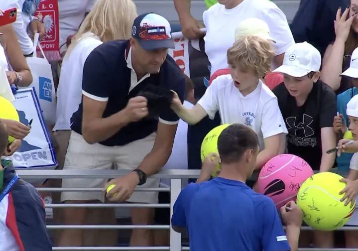 Un hombre le robó la gorra firmada a un niño en el US Open, pero el tenista arregló todo unas horas después