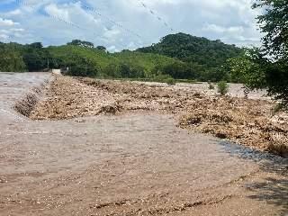 Protección Civil y Bomberos de Bahía de Banderas supervisan cauces en la sierra por aumento de agua