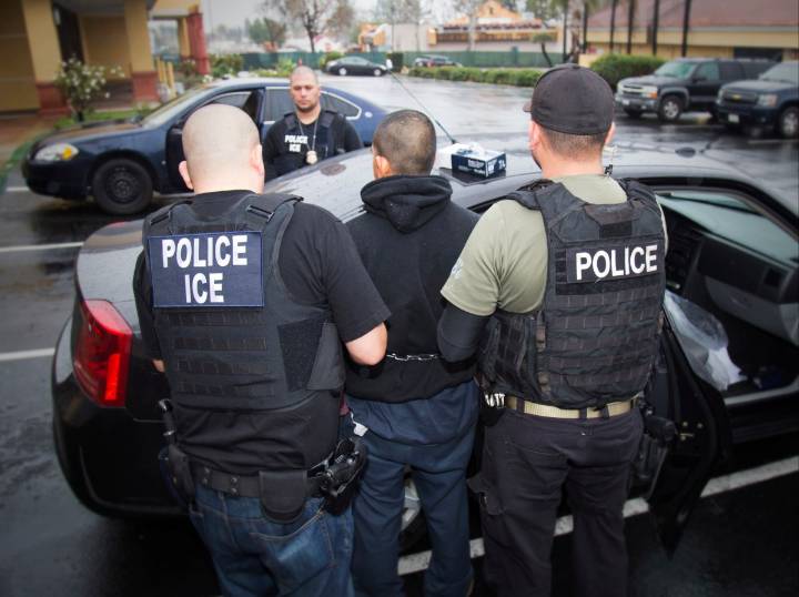 ICE restringido de practicar tácticas engañosas en detenciones en el sur de California
