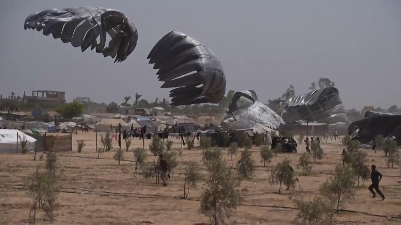 Aid drops in Gaza as UN warns of starvation