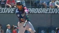 Julio Rodríguez drives in 2 with infield single, Mariners throw 2