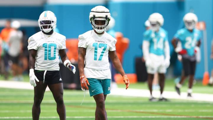Tyreek Hill, Jaylen Waddle to practice for Dolphins Wednesday