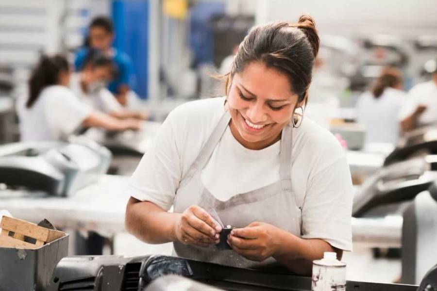 Pago anual del Bono al Trabajo de la Mujer se realiza esta semana: ¿Cuál es el monto y quién lo recibe?