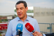 Moreno se declara "sobrecogido" y espera "el menor daño posible" tras el incendio en la Mezquita